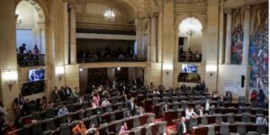 Colombianos en su mayoría desaprueban las reformas del Gobierno Nacional