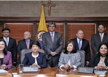 Colombia. La Corte Constitucional retira el crucifijo que presidía sus plenos.. desde hace décadas