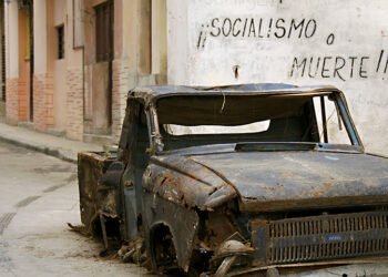 El camino socialista a la destrucción en medio de supuestas buenas intenciones