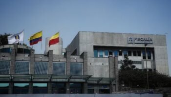 Millonaria extinción de dominio a bienes de exfuncionarios de anterior alcaldía de Medellín; hay carros de lujo, apartamentos y casas