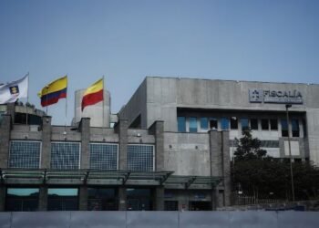 Millonaria extinción de dominio a bienes de exfuncionarios de anterior alcaldía de Medellín; hay carros de lujo, apartamentos y casas