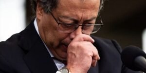 Registran la Presidencia y ministerios de Hacienda e Interior de Colombia por un caso de corrupción de Petro