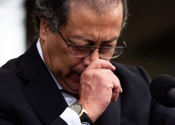 Registran la Presidencia y ministerios de Hacienda e Interior de Colombia por un caso de corrupción de Petro