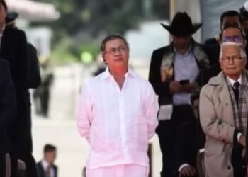 La guayabera de Petro es mucho más que una noticia.