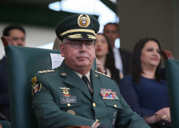 Muerte de cabecilla de Segunda Marquetalia le habría costado el cargo a Helder Giraldo, comandante saliente de las Fuerzas Militares