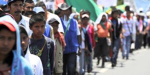 Reportan desplazamiento de 60 familias afro por ataques de disidencias de las FARC en Colombia