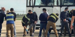 EE.UU. deporta a más de centenar de colombianos desde Harlingen, en Texas