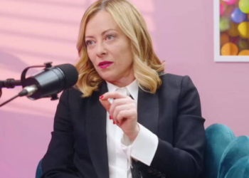 Meloni: a personas sin arraigo nacional, familiar y religioso «se les puede imponer cualquier cosa»