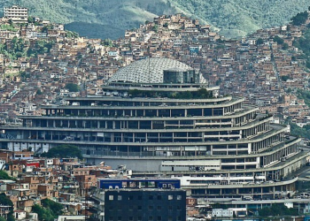 El Helicoide: Cómo el chavismo convirtió a un shopping futurista en el centro de tortura más grande de América Latina