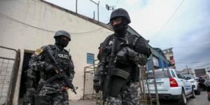 Detienen a 17 personas en Ecuador por formar red de narcotráfico ligada a disidencia de FARC