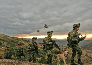 UNIDOS, SALVAREMOS A COLOMBIA Señoras y señores, colombianos, militares, policías, activos, reservas, veteranos.