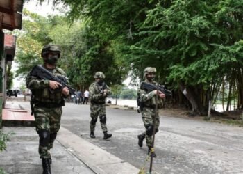 Al menos 13 soldados heridos en ataque con explosivos a base militar en Colombia