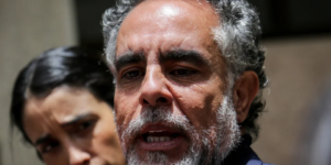 Cancillería formuló cargos a Armando Benedetti por abandono de cargo diplomático