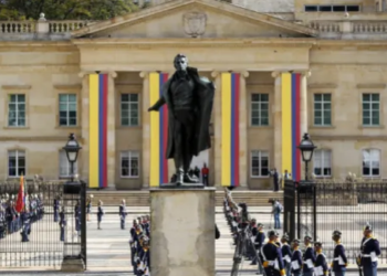 Denuncian que ministerios han «derrochado» más de 60.000 millones en vuelos