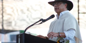 El presidente Gustavo Petro tildó de «tacaños» a quienes no quieren pagar impuestos