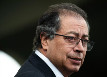 Petro estalla tras la investigación a su campaña de 2022 y afirma que se trama un «golpe de Estado» en su contra