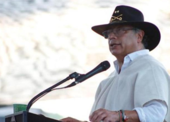 Petro defiende reforma pensional y denuncia amenazas en su contra