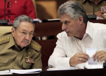 Un informe detalla la injerencia de la dictadura comunista cubana en la de Venezuela
