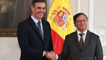 El colombiano Gustavo Petro sigue el ejemplo de Pedro Sánchez: controlar a los medios porque sacan noticias que no le gustan…, en pro de la libertad de prensa