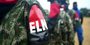Guerrilleros del ELN se pasearon por calles de Santa Rosa, Cauca, lanzando amenazas: hasta hubo reunión en Parque Principal
