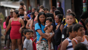 Tras el fraude electoral de Nicolás Maduro, uno de cada cuatro venezolanos tiene la intención de irse del país