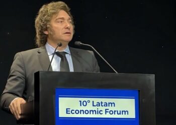 La motosierra de Milei sigue dando sus frutos: la inflación en Argentina baja del 4% para sorpresa del mercado