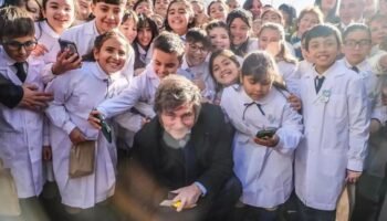 La confianza en el Gobierno de Milei subió más de 12% en octubre, según la UTDT