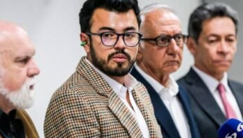 EPS intervenidas y circulares sobre aborto y menores transgéneros: Así fue la gestión de Luis Carlos Leal en la Supersalud