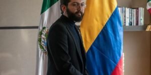 Abren investigación disciplinaria en contra del exembajador de Colombia en México