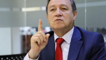 Cómplices del enemigo
