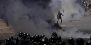 Partidarios del expresidente Evo Morales retienen a al menos 200 militares