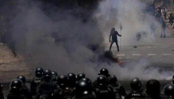 Partidarios del expresidente Evo Morales retienen a al menos 200 militares
