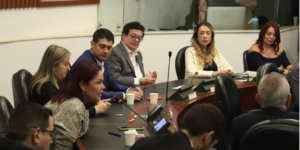 Denuncian a los representantes de la Comisión de Acusación que investigan la financiación de la campaña Petro Presidente