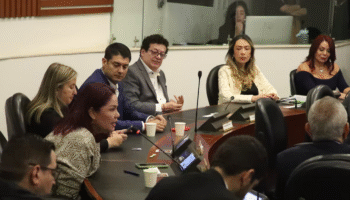 Denuncian a los representantes de la Comisión de Acusación que investigan la financiación de la campaña Petro Presidente