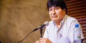 Las autoridades de Bolivia emiten una alerta migratoria contra Evo Morales