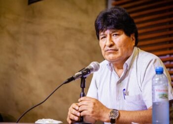 Las autoridades de Bolivia emiten una alerta migratoria contra Evo Morales