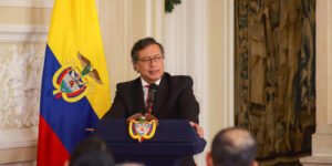 Presidente Gustavo Petro arremete contra el uribismo y responde a precandidata Vicky Dávila