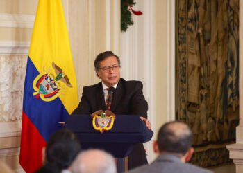 Presidente Gustavo Petro arremete contra el uribismo y responde a precandidata Vicky Dávila