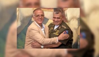 “El desconectado minDefensa de Petro es risas con Padrino, represor por quien EE. UU. ofrece recompensa de USD $15.000.000 por narco”