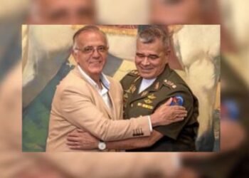 “El desconectado minDefensa de Petro es risas con Padrino, represor por quien EE. UU. ofrece recompensa de USD $15.000.000 por narco”