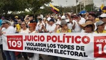 Exigen juicio político en contra de Petro: instalaron pendones en puente de Bogotá y hay asamblea permanente