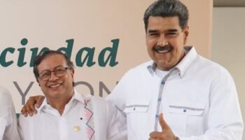 Maduro abraza a Petro: «Pido al pueblo de Colombia y a todos los organismos que acompañen al presidente»