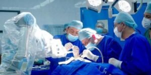 Quejas en el sistema de salud se dispararon tras intervención del Gobierno Petro a las EPS: fueron casi 2 millones en 2024, según Acemi