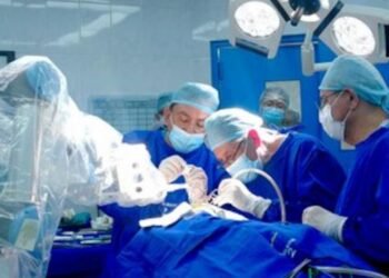 Quejas en el sistema de salud se dispararon tras intervención del Gobierno Petro a las EPS: fueron casi 2 millones en 2024, según Acemi