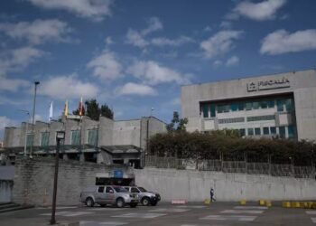 Fiscalía pide investigar a 28 congresistas por presunto caso de corrupción en Invías