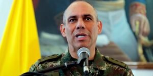 General (r) Zapateiro reta a los marchantes del 18 de marzo con una encuesta sobre el Gobierno Petro; qué responderán los ciudadanos