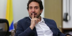 Dimite el ministro de Hacienda de Colombia después de cuatro meses en el cargo por diferencias con Petro