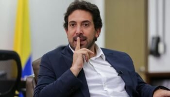 Dimite el ministro de Hacienda de Colombia después de cuatro meses en el cargo por diferencias con Petro