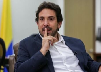 Dimite el ministro de Hacienda de Colombia después de cuatro meses en el cargo por diferencias con Petro