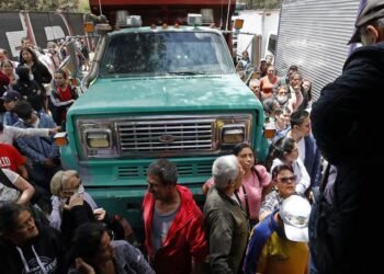 Gobierno sube el diésel y desata la furia del gremio camionero: acusan a Petro de romper su promesa de no más alzas